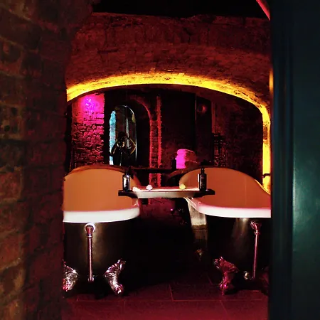 Hotel Impossible 3*